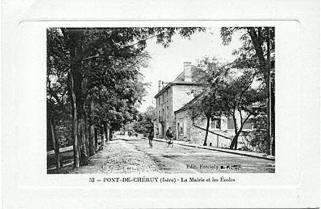 Rue de la Rpublique et Mairie-Ecoles vers 1910