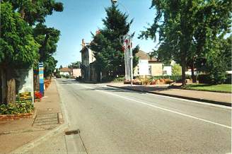 Rue de la Rpublique et Mairie de nos jours